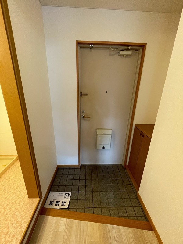 ジュネス 玄関