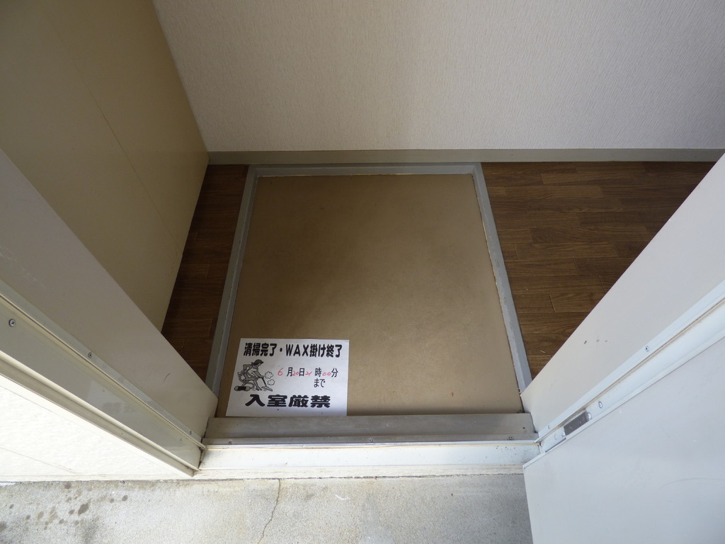 シャトードイワネN号館 玄関