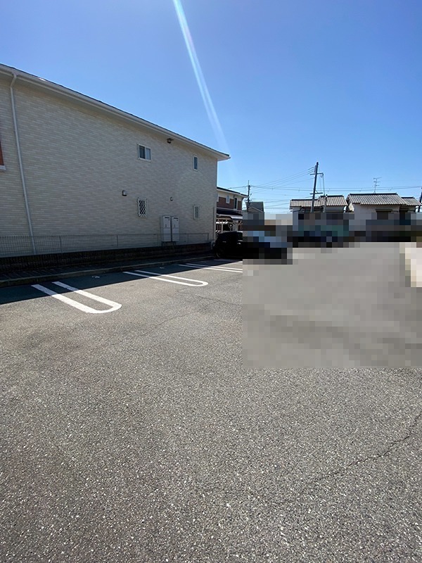メゾン　リュミエール 駐車場