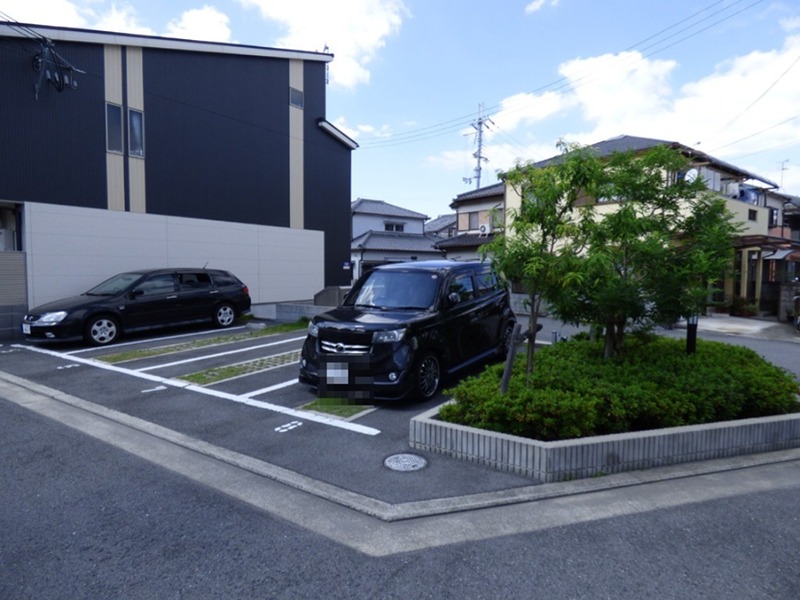 エステ・ラグーナ八番館 駐車場