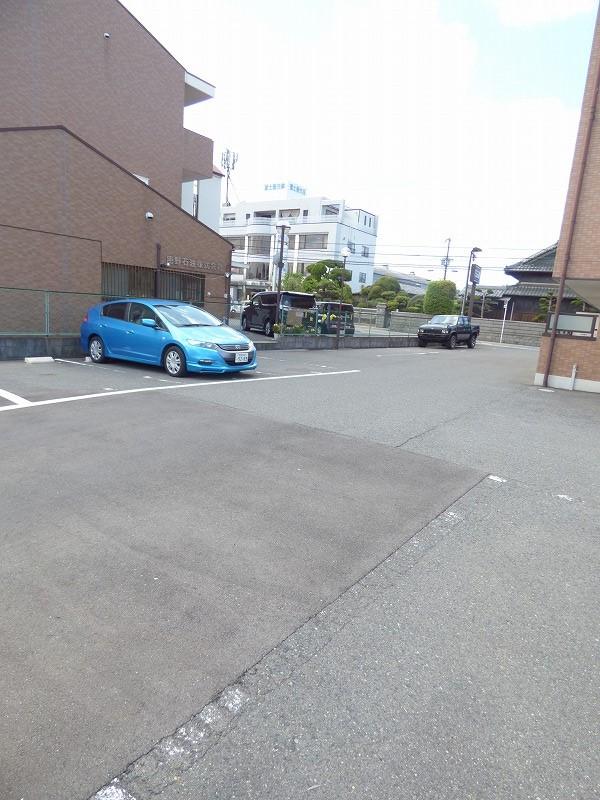 セカンドパレス 駐車場