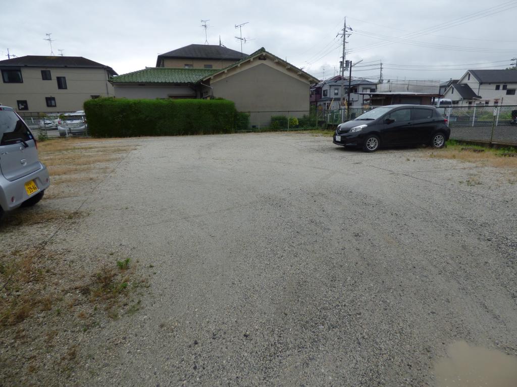 コーポ都築 駐車場