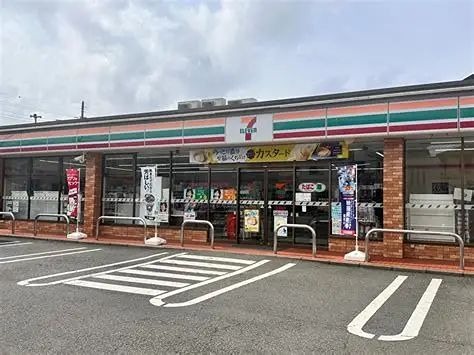 グランフィーカ岩槻 コンビニ