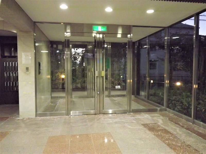 大阪府八尾市刑部３丁目 エントランス