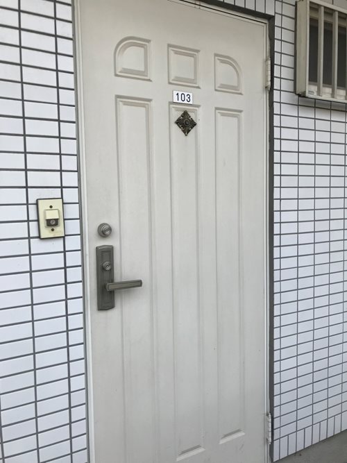 クレセントハイツ大和 玄関
