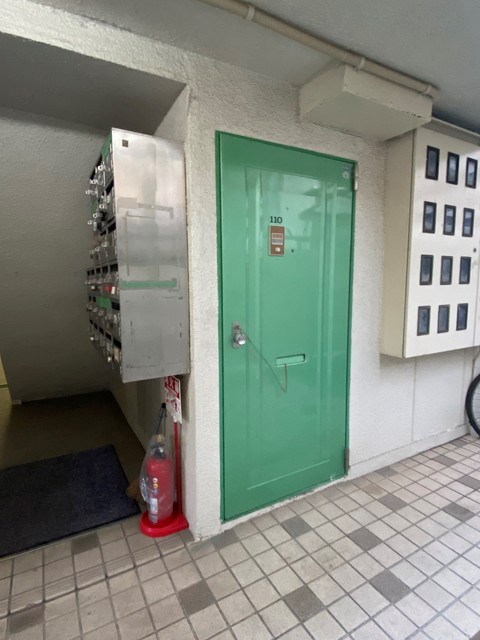 ビラ・ジャルダン高松町 玄関