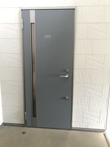 ラ・ルーチェ 玄関