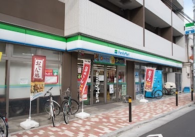 Y'sフラット江古田 コンビニ