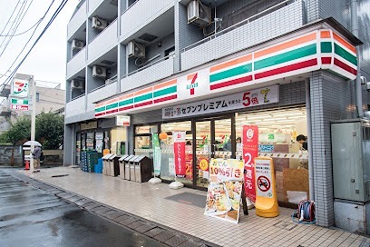 メゾン・ド・リラ コンビニ