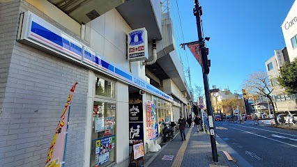メゾン・ド・リラ コンビニ