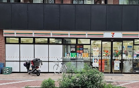 ＵＲＢＩＳ高円寺 コンビニ