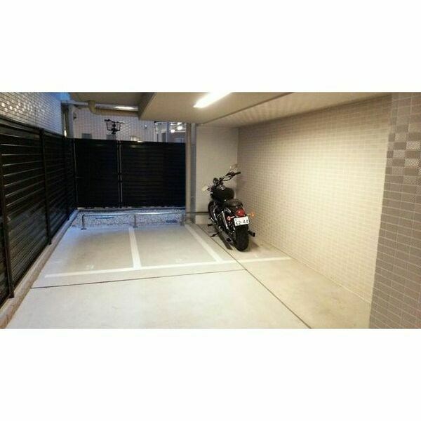 スプランディッド淀屋橋DUE 駐車場