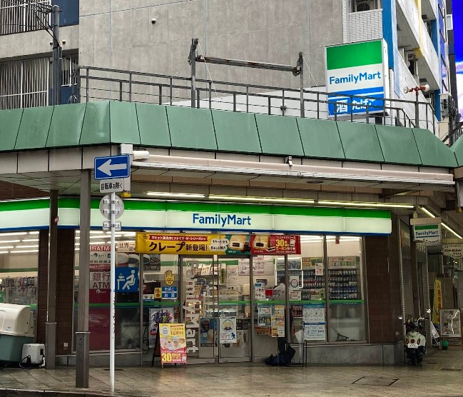 S-RESIDENCE堺筋本町Uno コンビニ