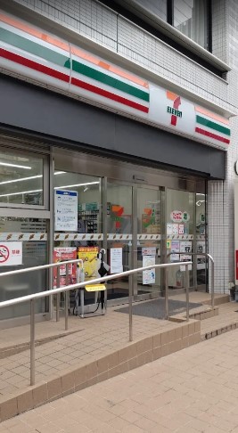 コンフォリア・リヴ北浜平野町 コンビニ