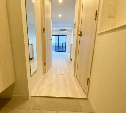 コンフォリア新大阪宮原Q 玄関
