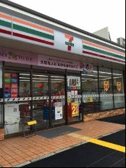 コンフォリア・リヴ淡路町一丁目 コンビニ