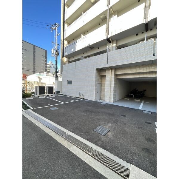 スプランディッド難波SOUTH 駐車場