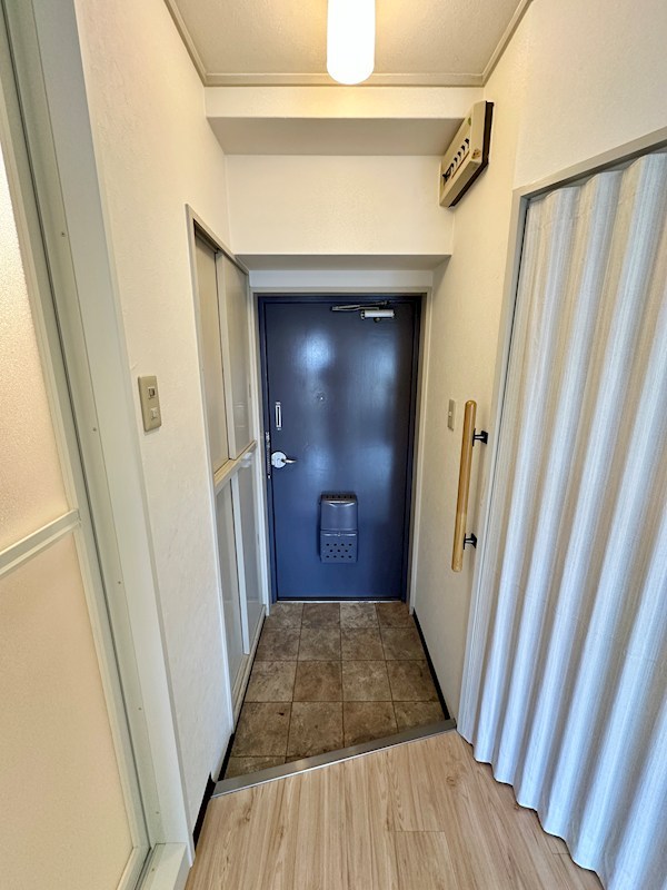 ドムール板宿 玄関