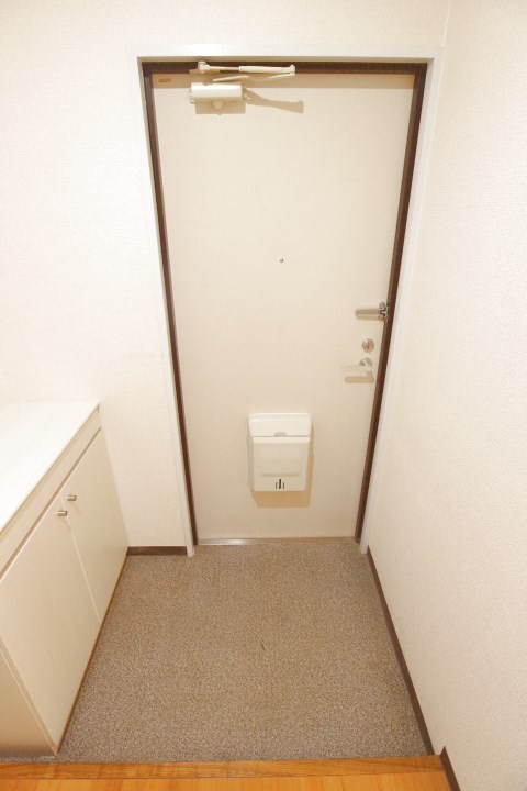 ルミエール大田 玄関