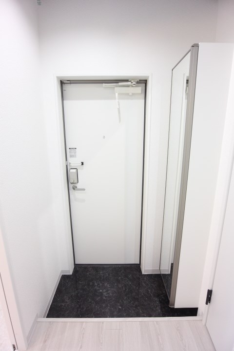 エヌエムサンカンテキャトフC棟 玄関
