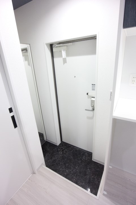エヌエムサンカンテキャトフC棟 玄関