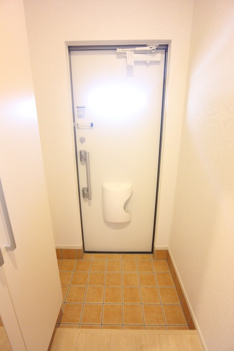 フォーラム伍番館 玄関