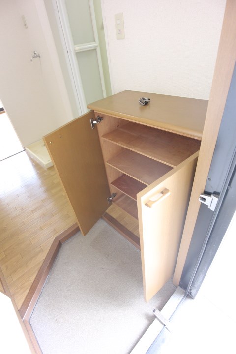 月見山サンハイム 玄関