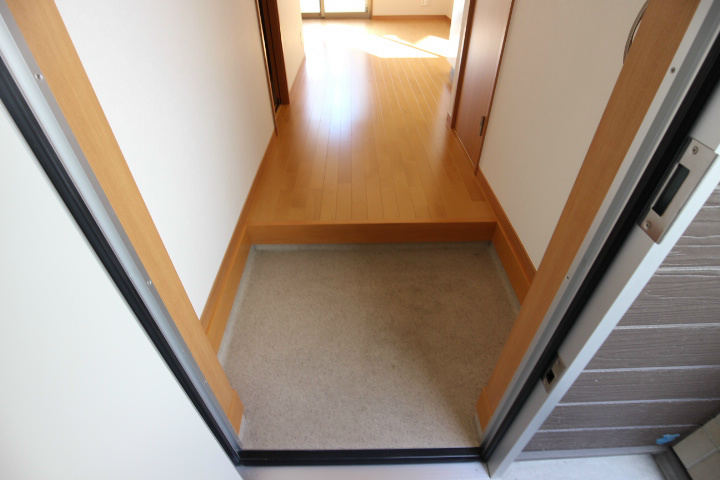 ヴィアノ山下町アスティオン 玄関