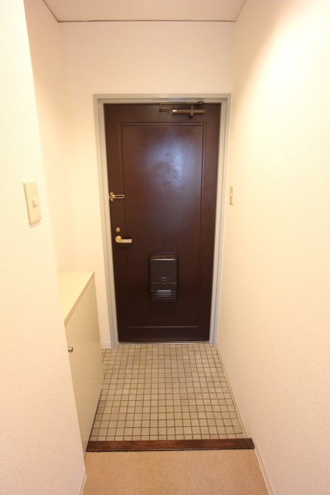 シュロス板宿 玄関