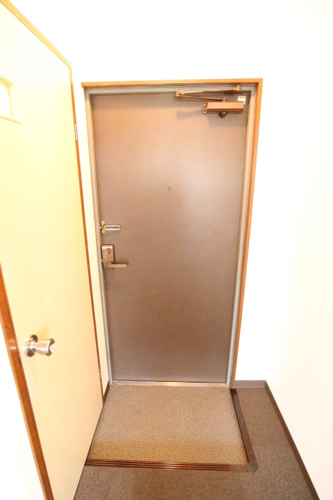 パインハイツ 玄関
