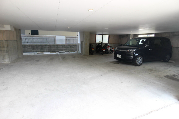 メゾンドルミエール妙法寺 駐車場