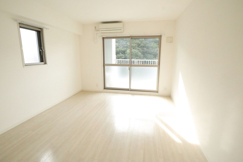 ツルトスコⅡ番館 リビング