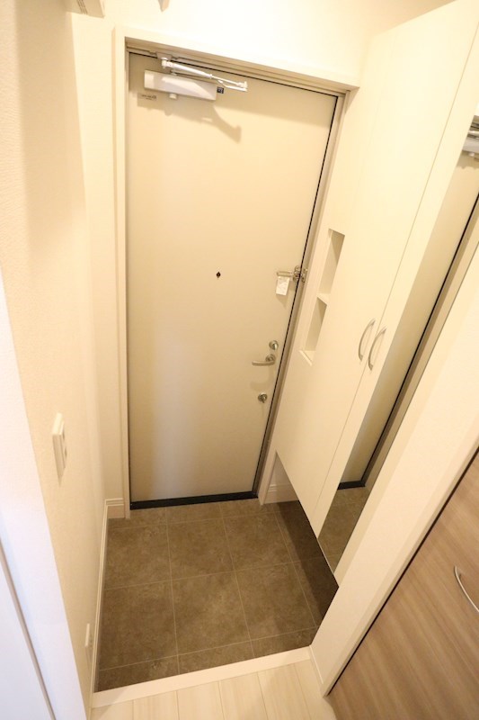 クローバー富士5号館 玄関