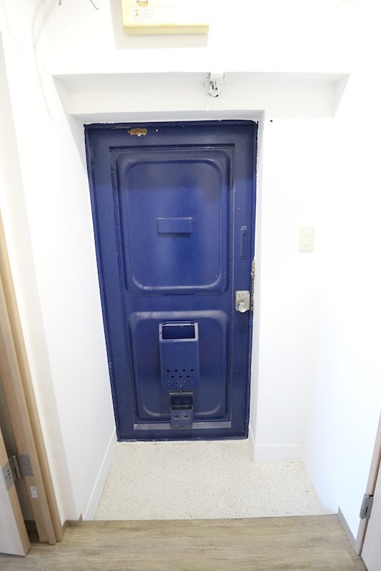 リーガルハウス板宿 玄関