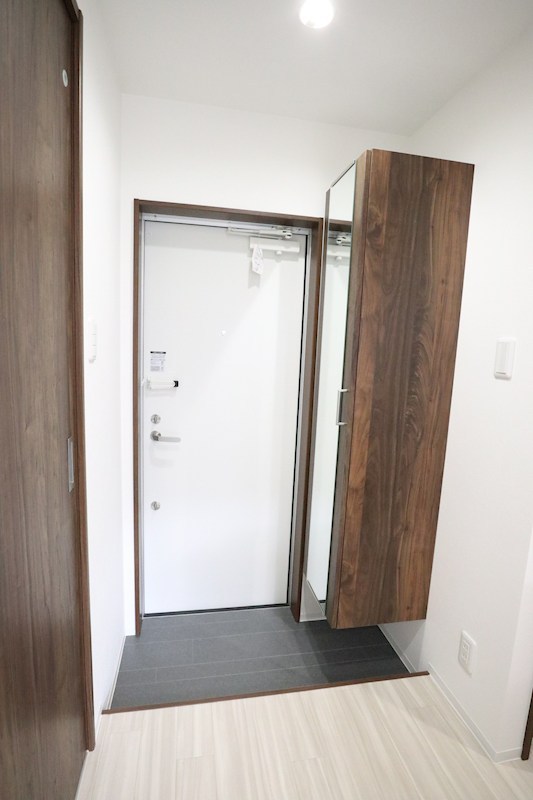 ワコーレヴィータ川西通 玄関