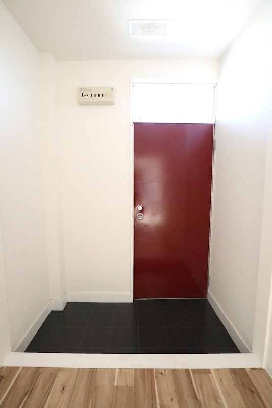 BLANCUBE西山 玄関