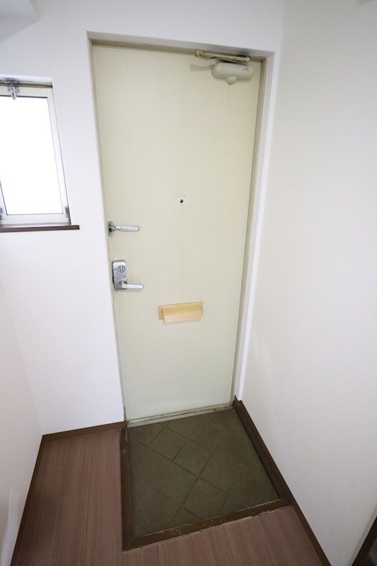 ルシェール房王寺 玄関