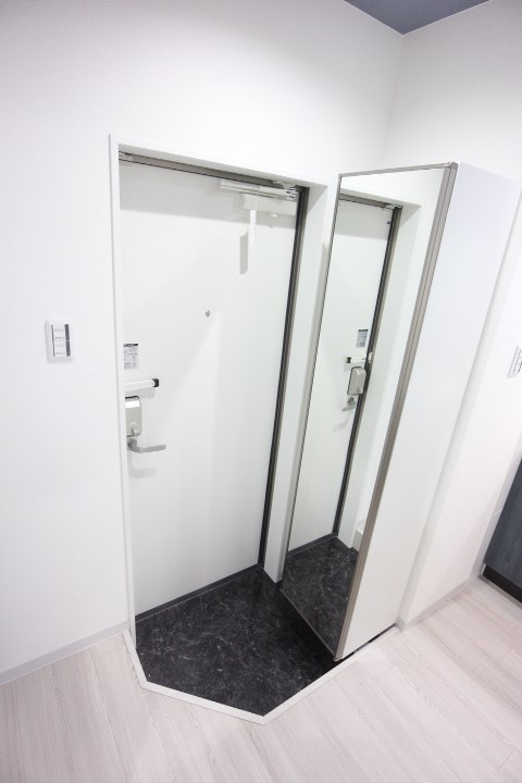 エヌエムサンカンテキャトフC棟 玄関