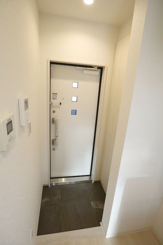 tentree神戸長田 玄関