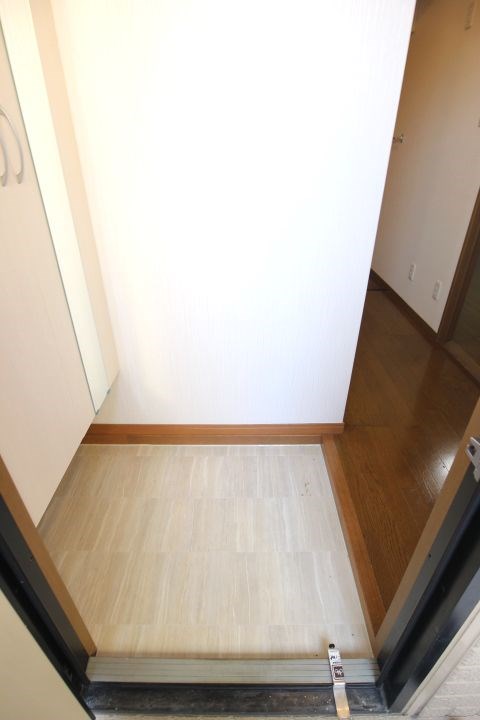 ジュネスわだつみ 玄関