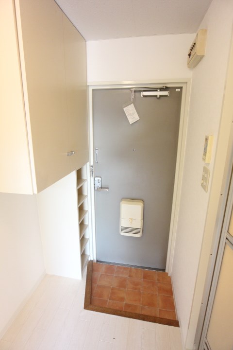 リバティー壱番館 玄関