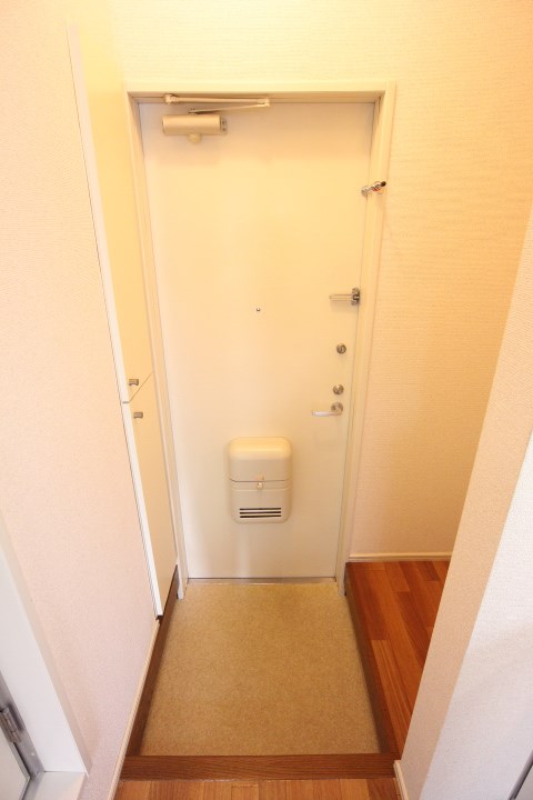 シャルマン前原 玄関