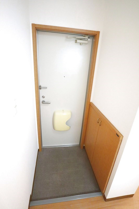 リーフェ細田町 玄関