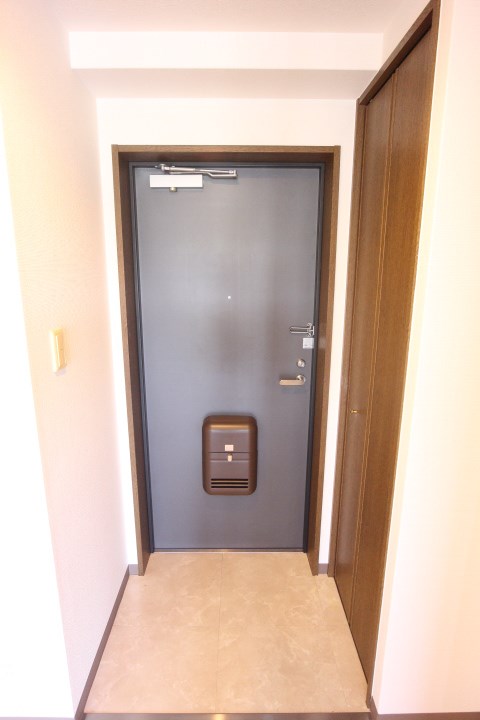 ルームズ学園北町 玄関