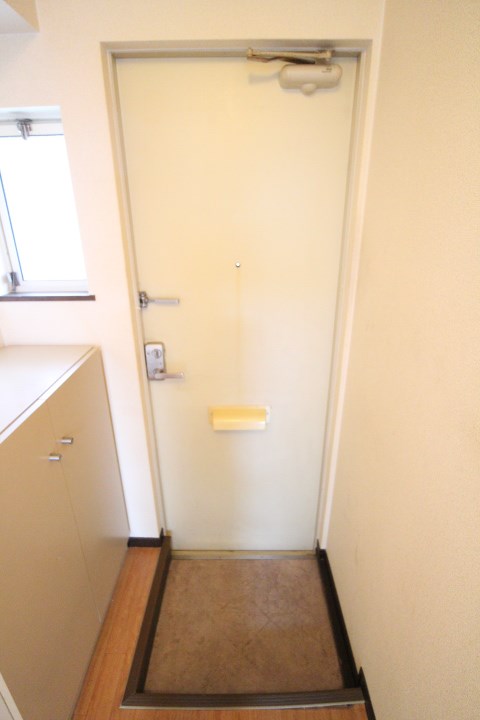 ルシェール房王寺 玄関