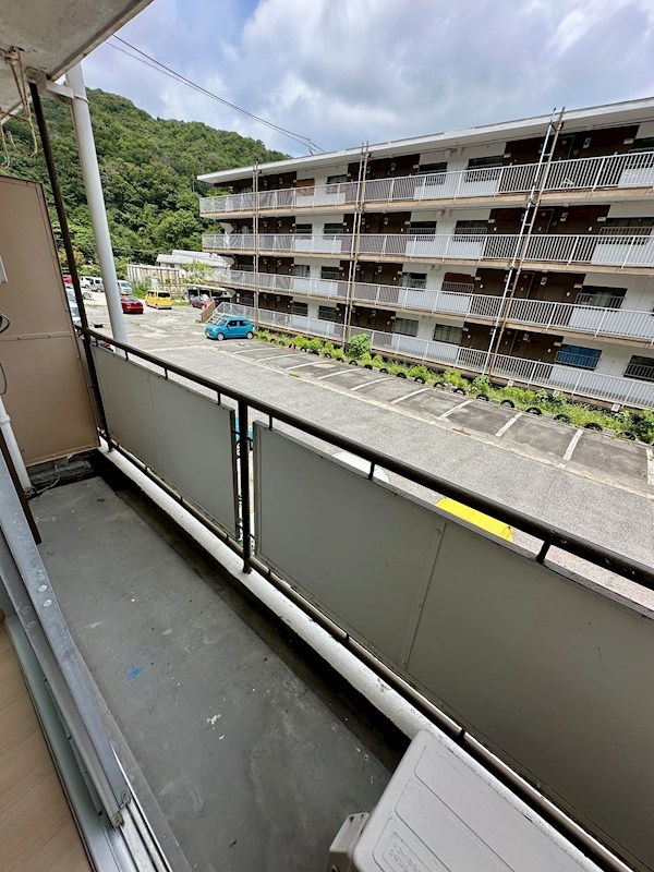 ヴィラナリー雲雀ヶ丘3号棟 ベランダ