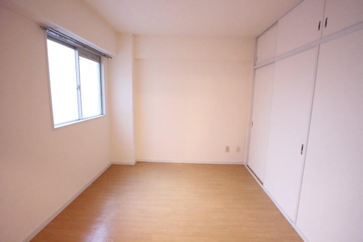 クレストコート ベッドルーム