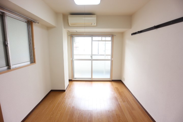 シンプルライフ板宿 リビング