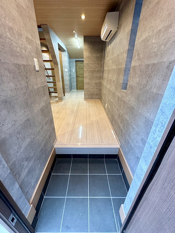 外浜町2丁目貸家 玄関