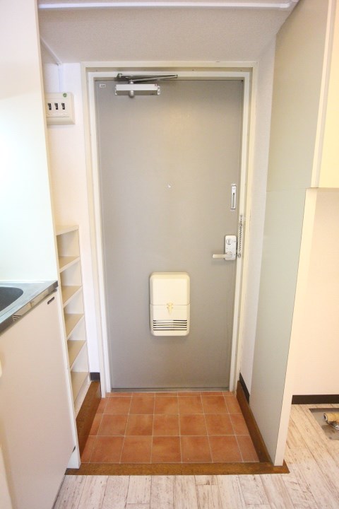 リバティー壱番館 玄関